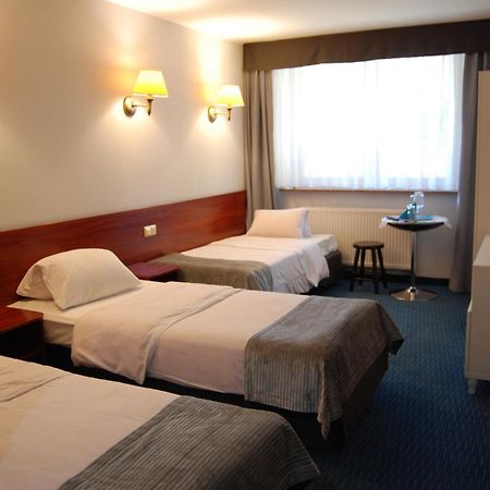 Amigo Hotel Sulejówek Eksteriør bilde