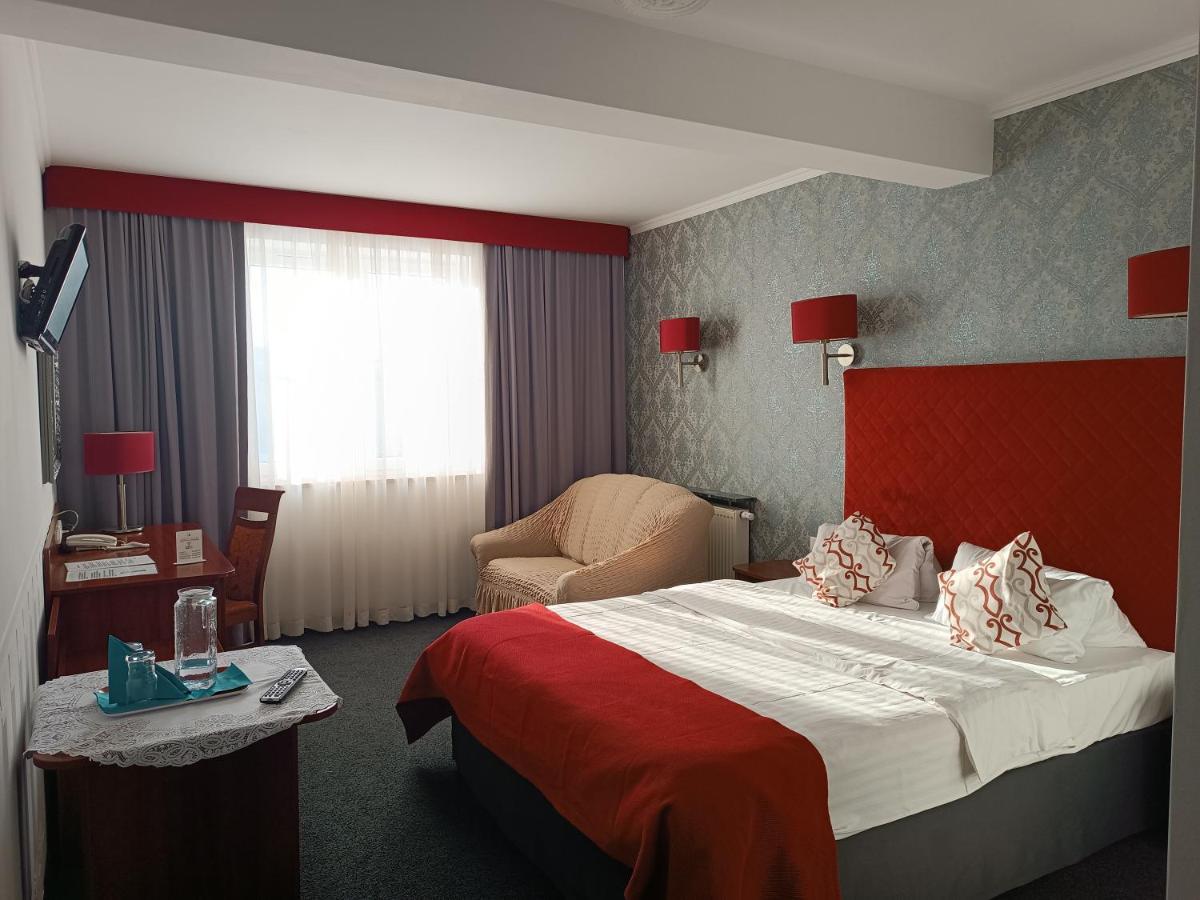 Amigo Hotel Sulejówek Eksteriør bilde