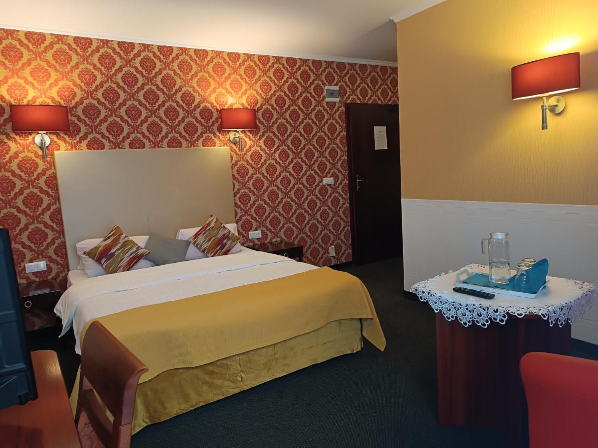 Amigo Hotel Sulejówek Eksteriør bilde