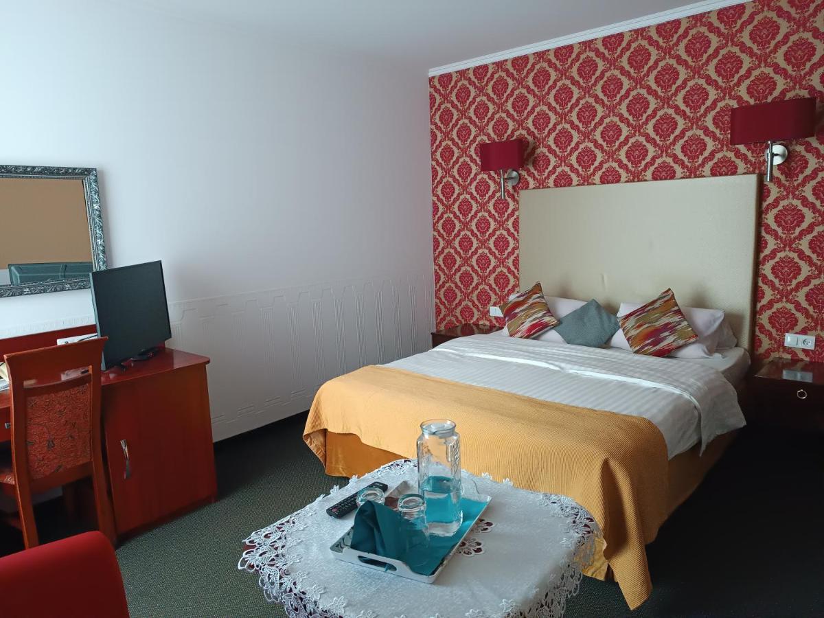 Amigo Hotel Sulejówek Eksteriør bilde