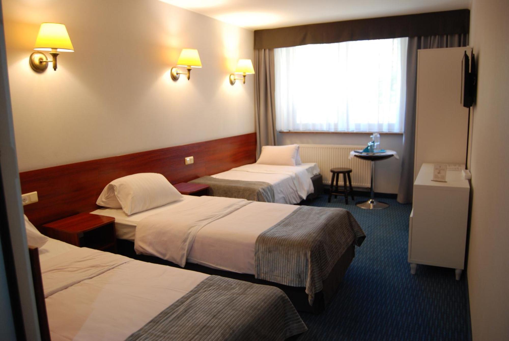 Amigo Hotel Sulejówek Eksteriør bilde