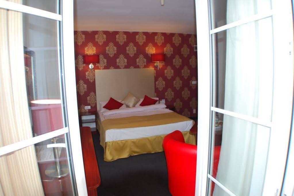 Amigo Hotel Sulejówek Eksteriør bilde